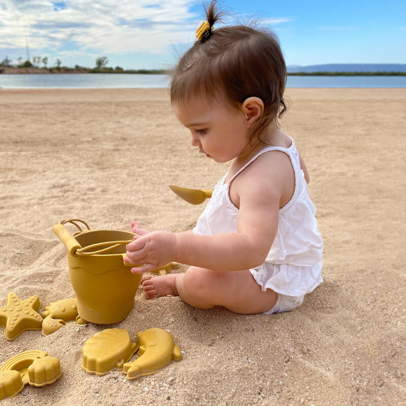 Playground Silicone 8Pc Bucket & Spade Set - Sunshine